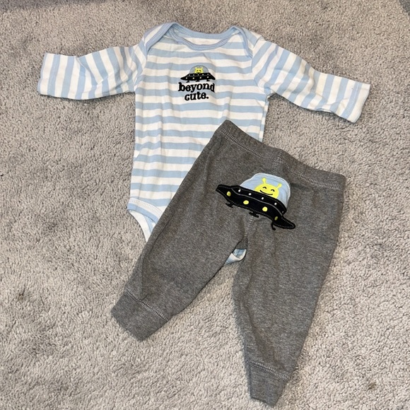 Assorted baby boys Clothing Bundle Size 0-3 months 9 outfits 18 pieces Carters - Picture 9 of 10